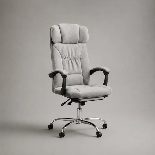 Sedia da ufficio girevole in tessuto grigio chiaro con schienale alto, poggiatesta, braccioli e poggiapiedi, 68 × 70 × 118-128 cm