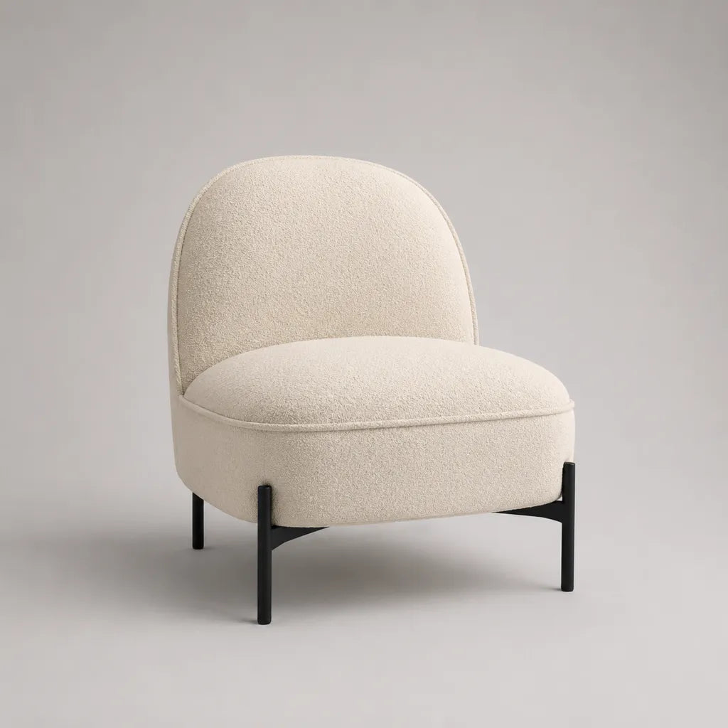 Poltrona imbottita in tessuto bouclé con gambe in acciaio, avorio e nero, 70 × 72 × 74 cm