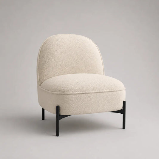 Poltrona imbottita in tessuto bouclé con gambe in acciaio, avorio e nero, 70 × 72 × 74 cm