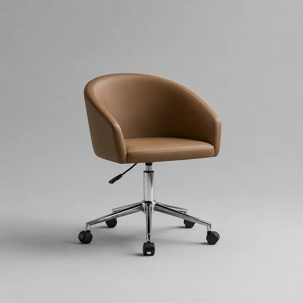 Sedia da ufficio girevole regolabile in PU marrone con schienale curvo e base in acciaio cromato, 66 x 64 x 76-86 cm
